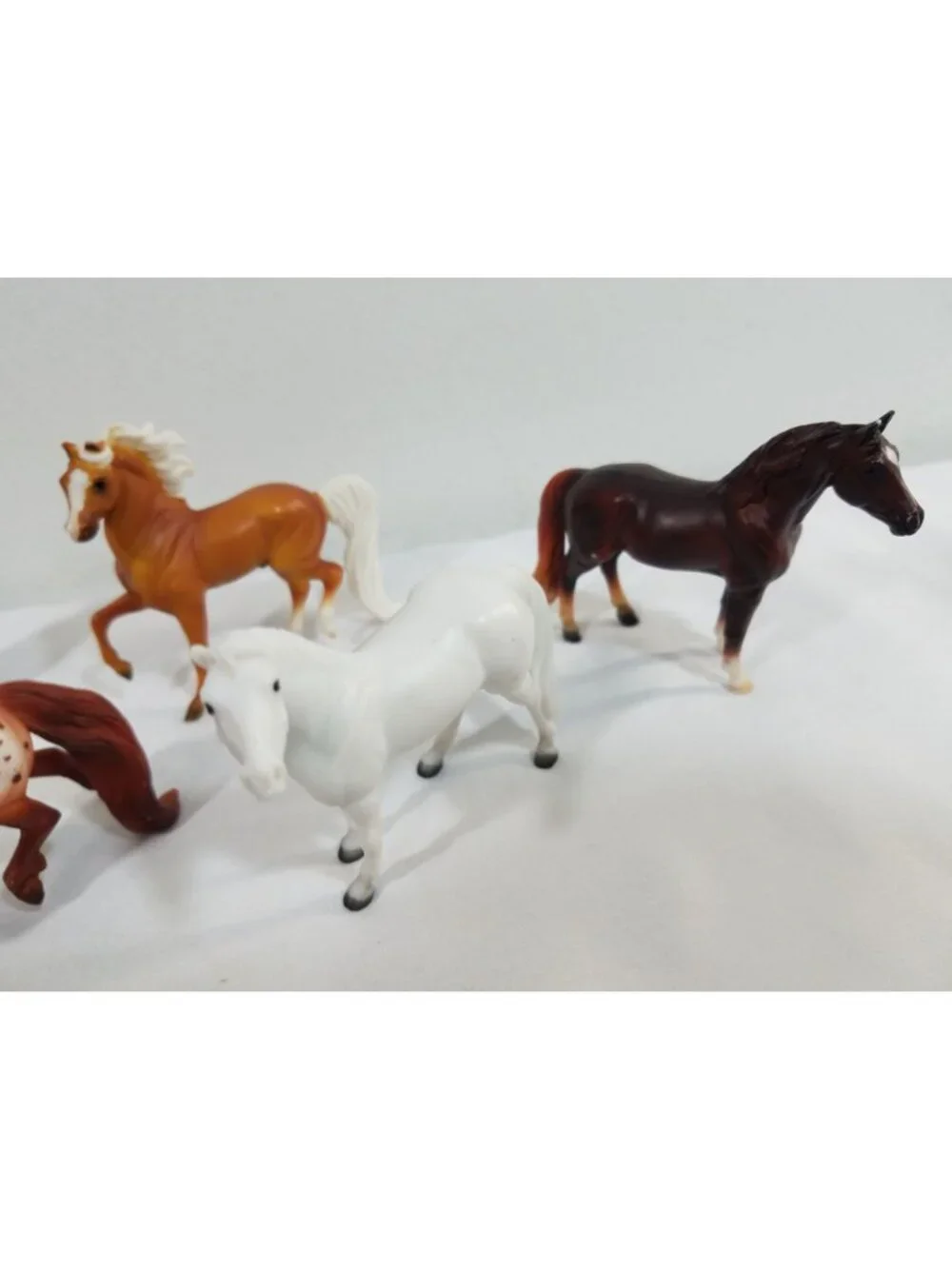 Breyer Reeves  Horse Figures Minis Set Of 6 Realistic Miniature Figurines 2.5